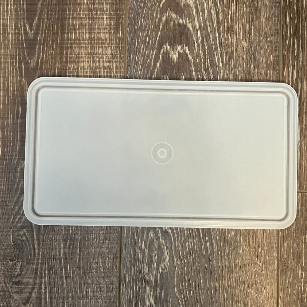 Tupperware Rectangular Container with Lid - Picture 10 of 10